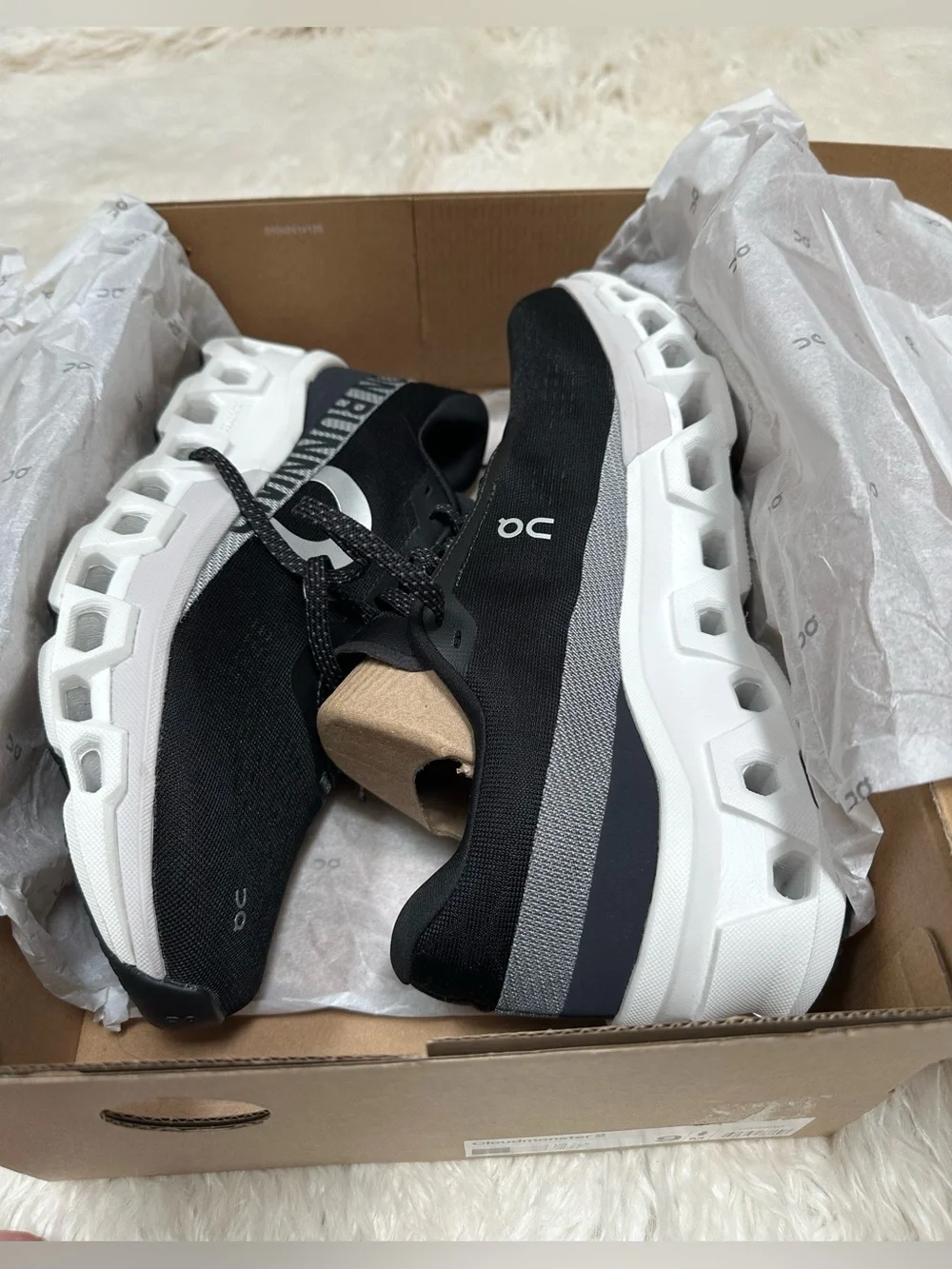 On Running Men's Black and White Cloudmater 2 size 9 NWB